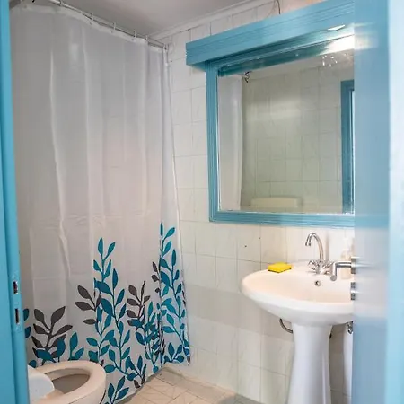 Cozy House With Flowery Courtyard In Notable Location Holiday home *
