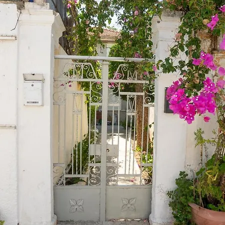 Cozy House With Flowery Courtyard In Notable Location Rhodes City