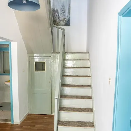 Holiday home Cozy House With Flowery Courtyard In Notable Location *